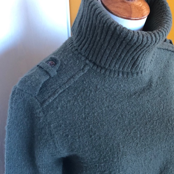 Olive green turtleneck sweater ⭐️ 3 for $25 ⭐️ - Picture 2 of 4